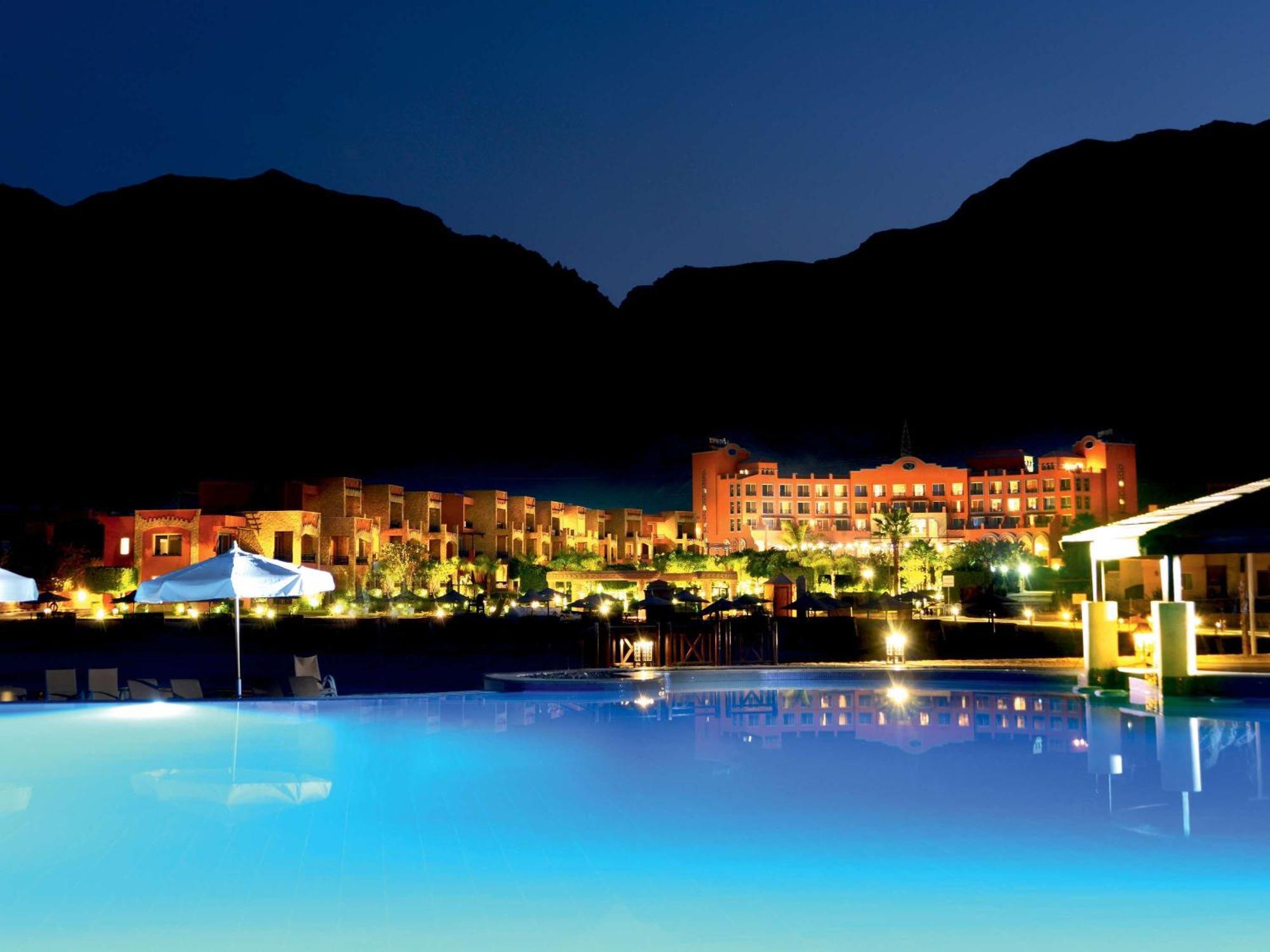 Moevenpick Resort El Sokhna Ain Sukhna Exterior photo The resort at night