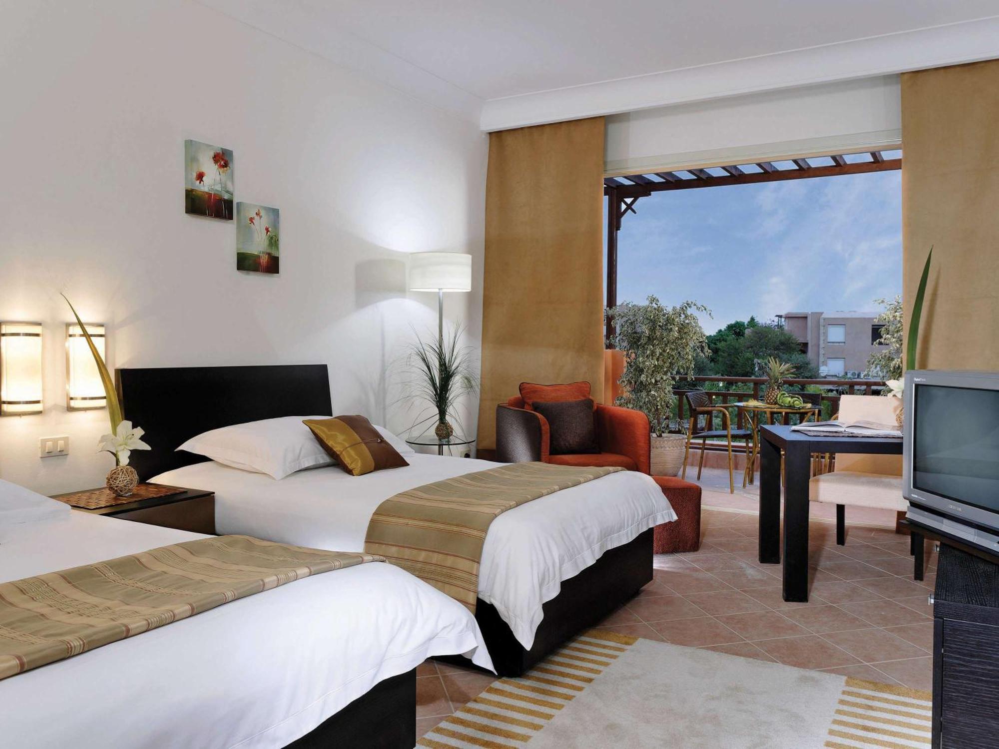 Moevenpick Resort El Sokhna Ain Sukhna Exterior photo A room at the hotel